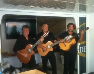  Animación flamenca en el barco 